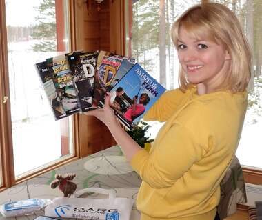 YL Raisa with DL2VFR books